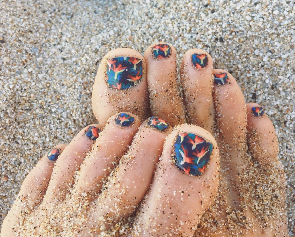15 Shining Toe Nail Art Ideas To Try - Styleoholic