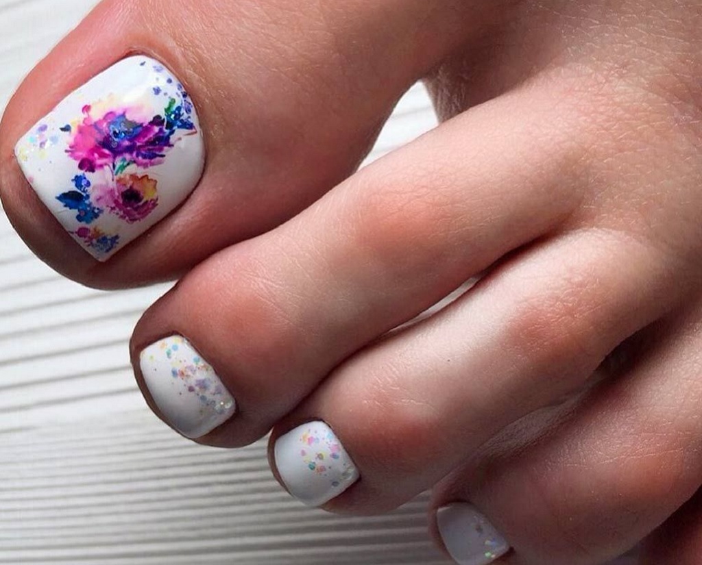 Simple flower toenail design | Easy toe nail designs, Toe nail flower  designs, Toe nail designs